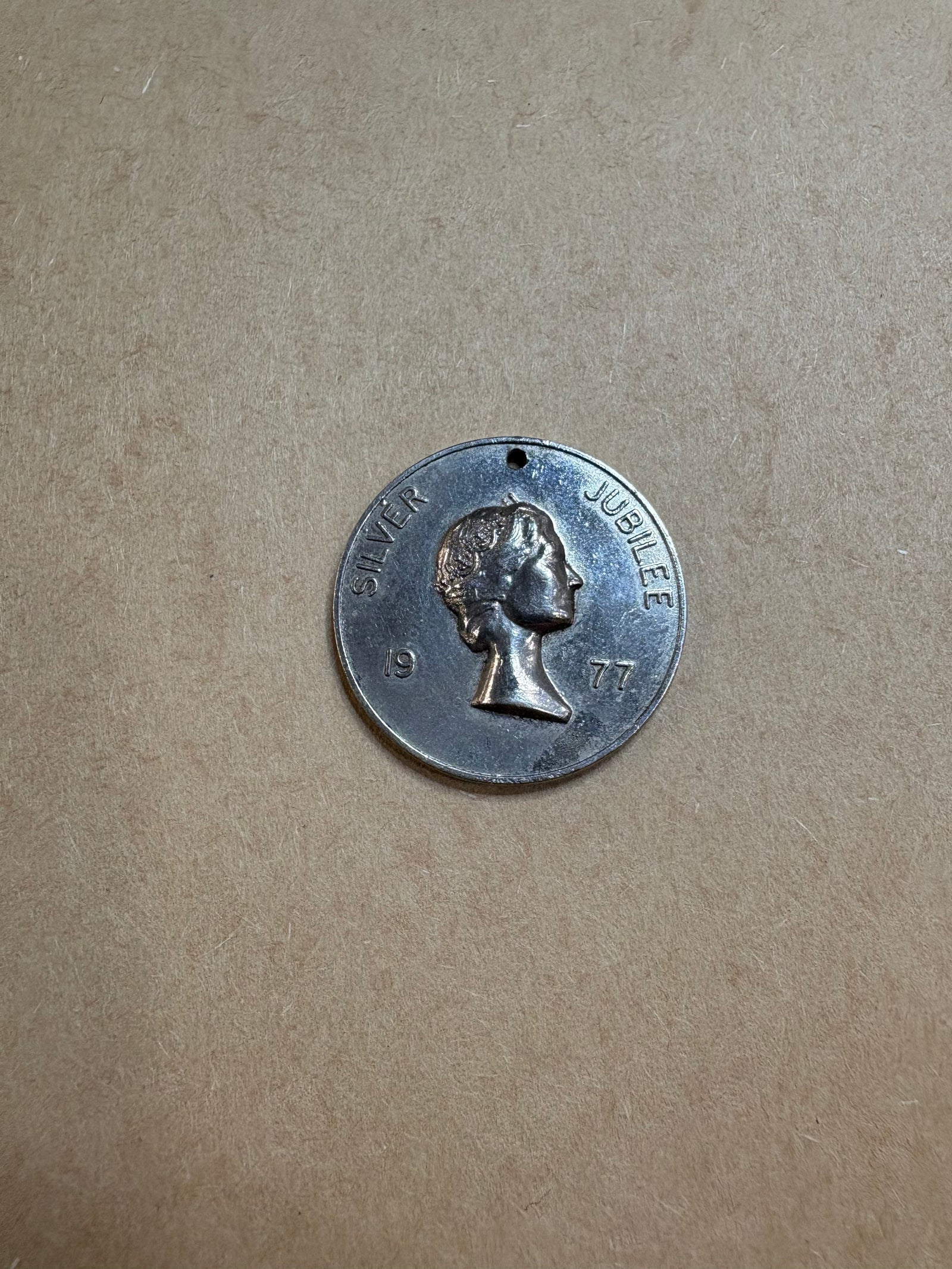 1977 Queen Elizabeth ll Silver Jubilee Commemorative Medal